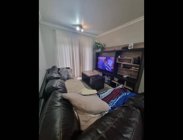 2 BEDROOM APARTMENT FOR SALE IN UMHLANGA RIDGE